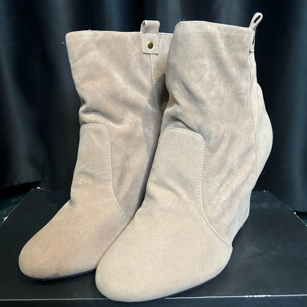 Colin Stuart Suede wedge bootie